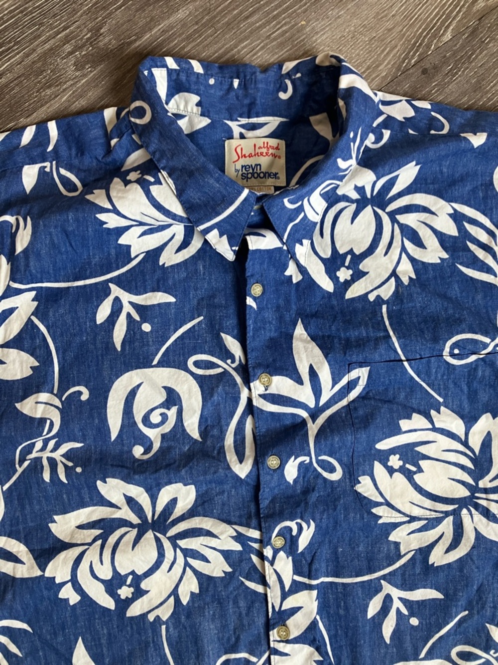 Alfred Shaheen and Reyn Spooner Blue and White Floral Camp Shirt - Picture 11 of 11